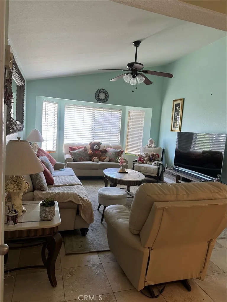 28243 Royal Castaic, CA 91384