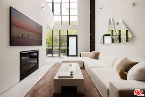 825 Kings Road #2