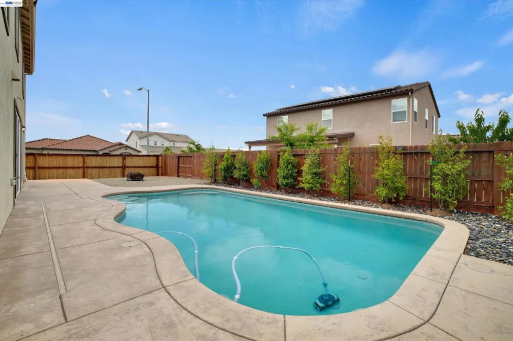 2775 Pink Muhly Dr Manteca, CA 95337