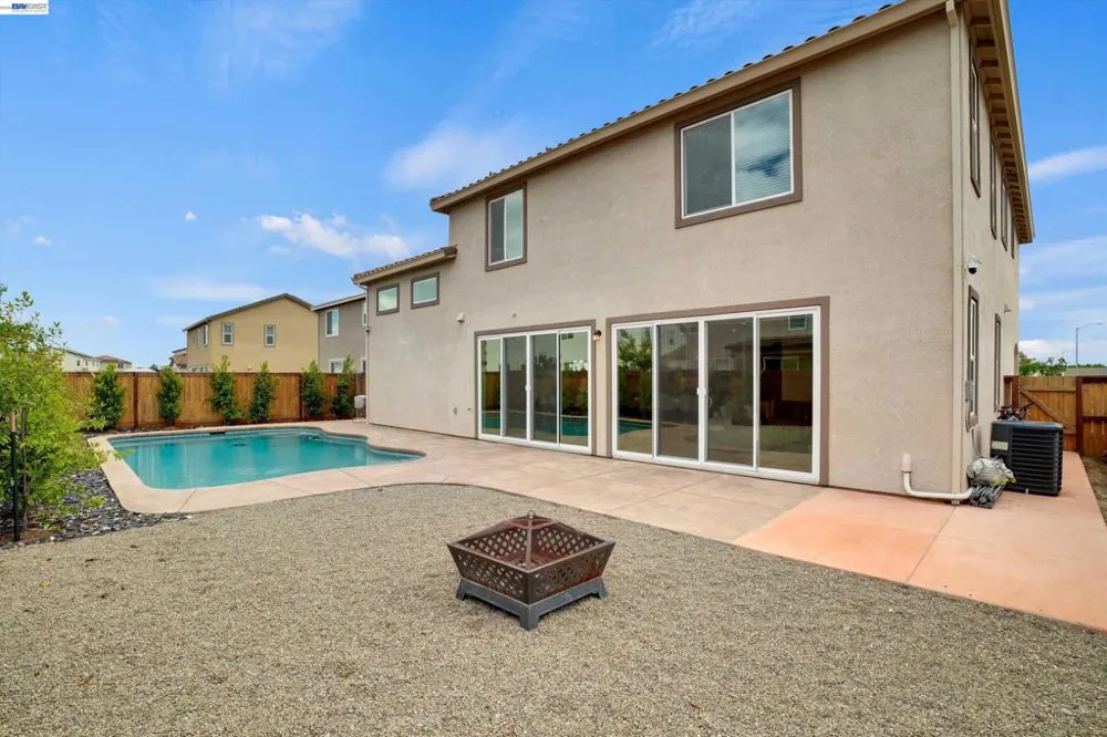 2775 Pink Muhly Dr Manteca, CA 95337