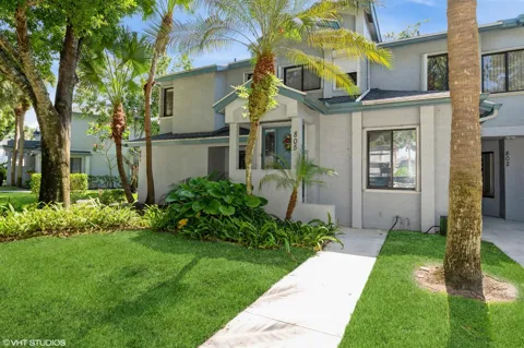 805 Harbour Pointe Way #805