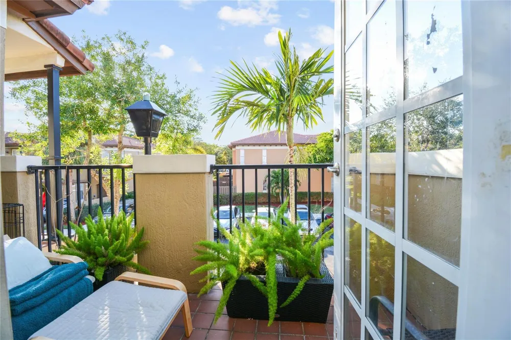 6927 Julia Gardens Drive Coconut Creek, FL 33073