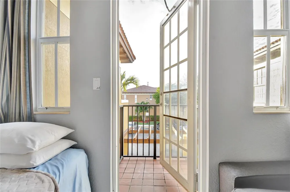 6927 Julia Gardens Drive Coconut Creek, FL 33073