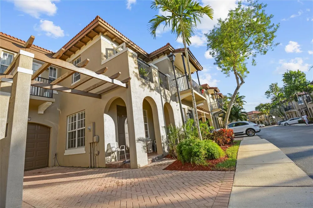 6927 Julia Gardens Drive Coconut Creek, FL 33073