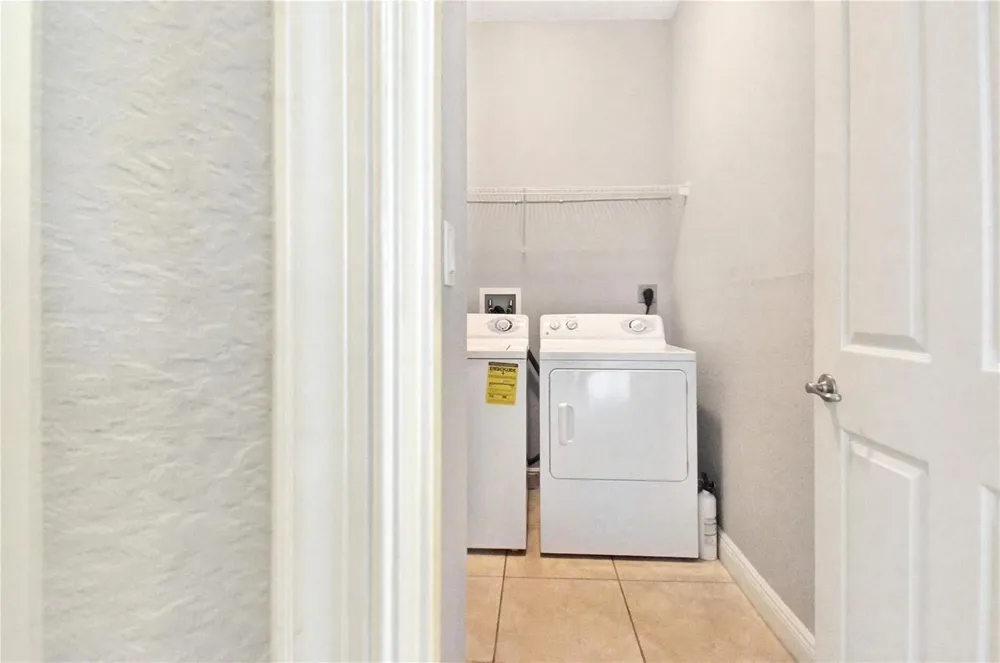 6927 Julia Gardens Drive Coconut Creek, FL 33073