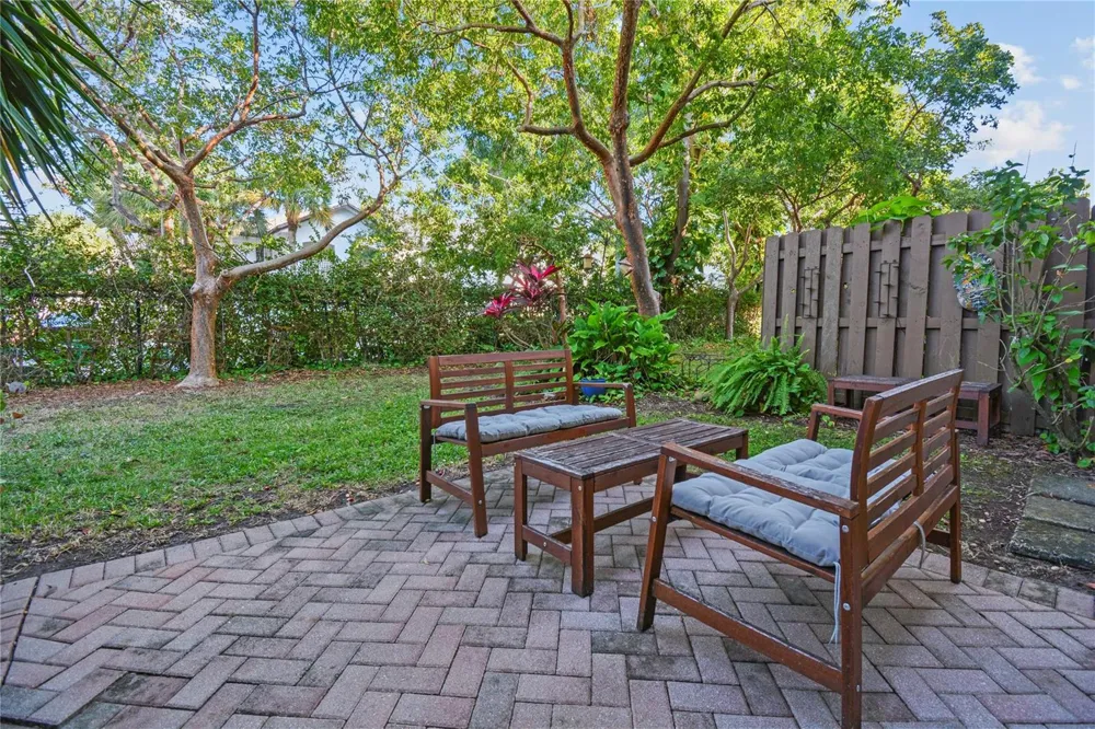 6927 Julia Gardens Drive Coconut Creek, FL 33073