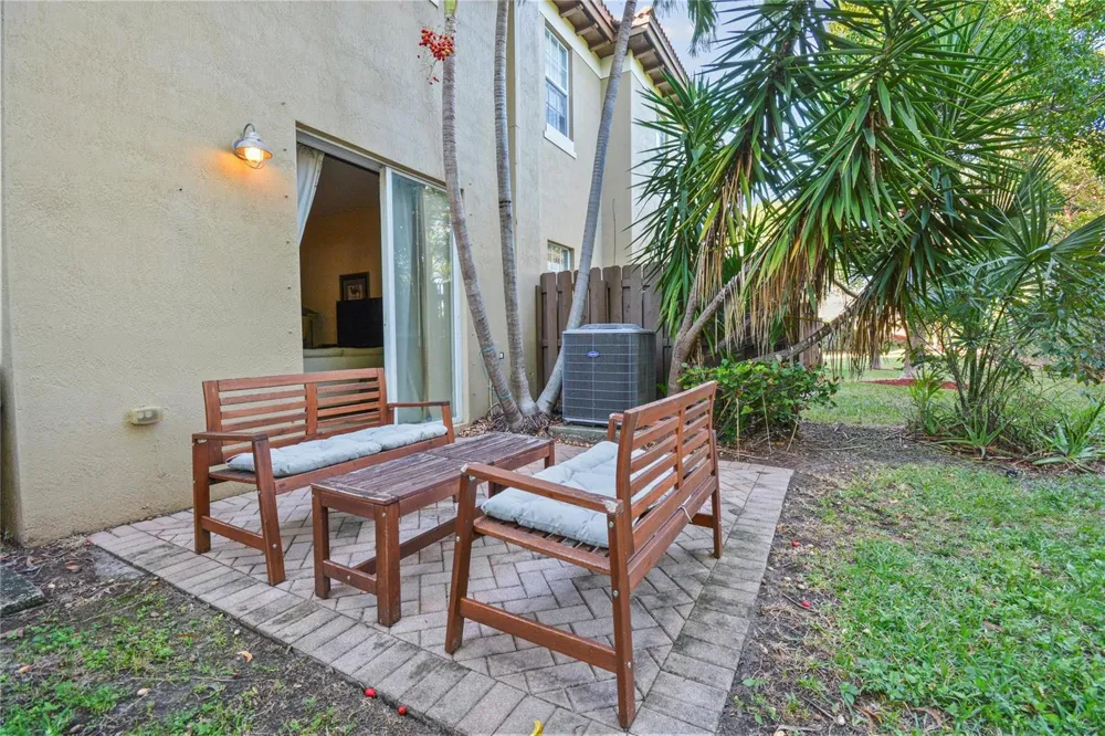 6927 Julia Gardens Drive Coconut Creek, FL 33073
