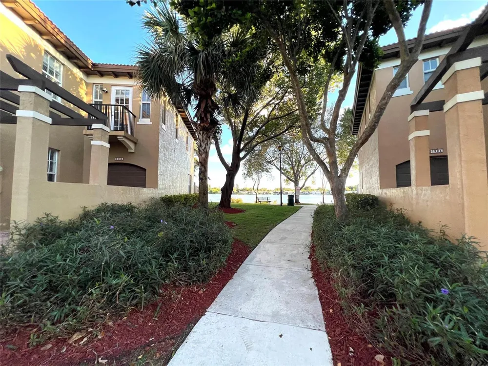 6927 Julia Gardens Drive Coconut Creek, FL 33073