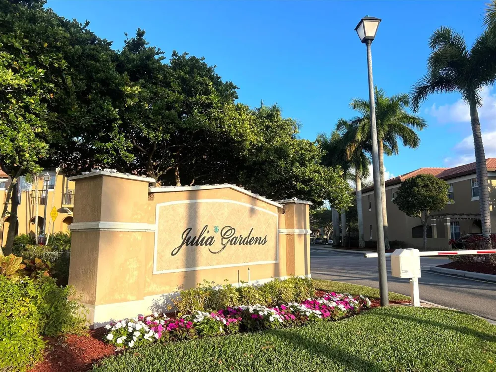 6927 Julia Gardens Drive Coconut Creek, FL 33073