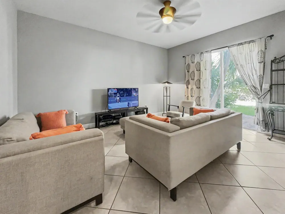 6927 Julia Gardens Drive Coconut Creek, FL 33073