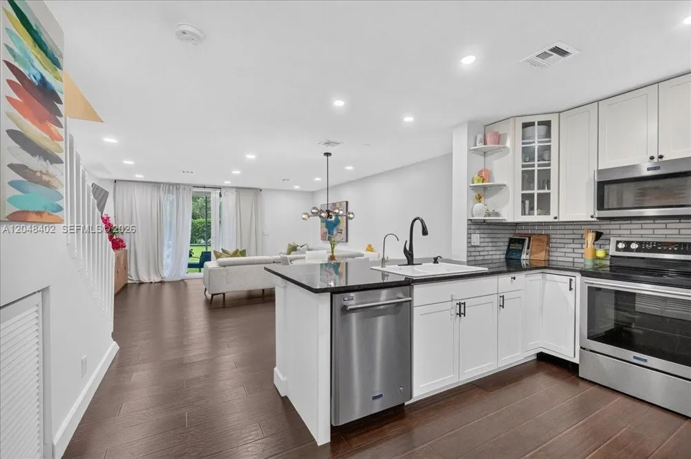 7102 Woodmont Way Tamarac, FL 33321
