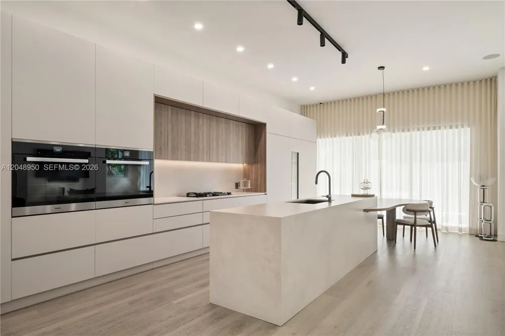 18955 Atlantic Blvd Sunny Isles Beach, FL 33160