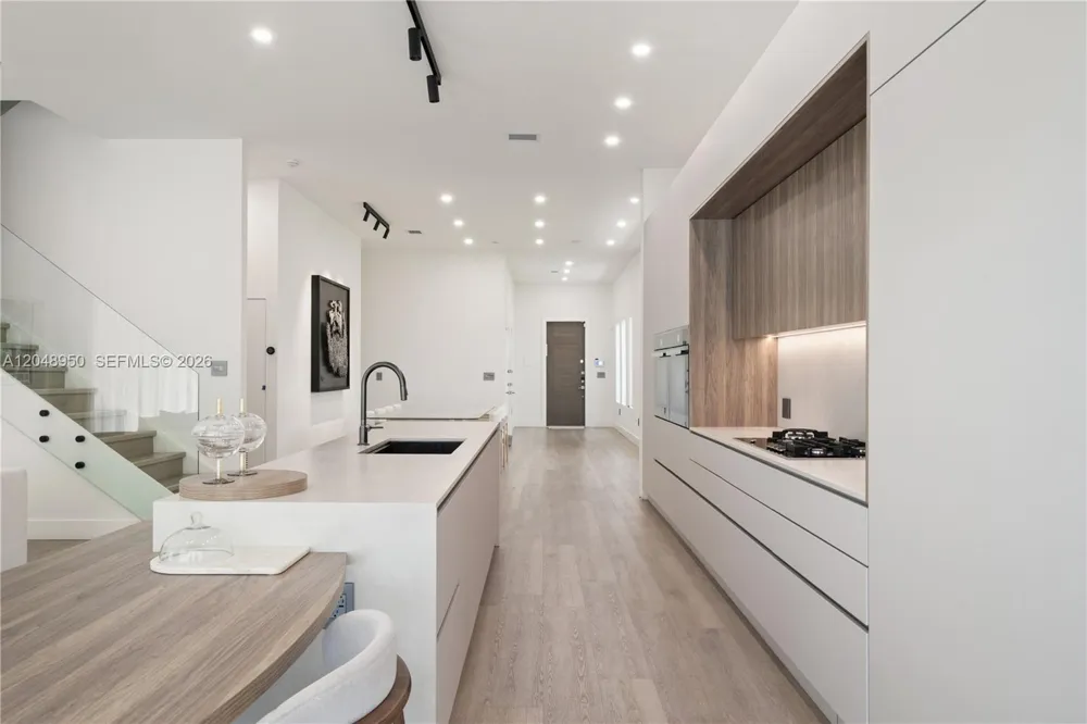 18955 Atlantic Blvd Sunny Isles Beach, FL 33160