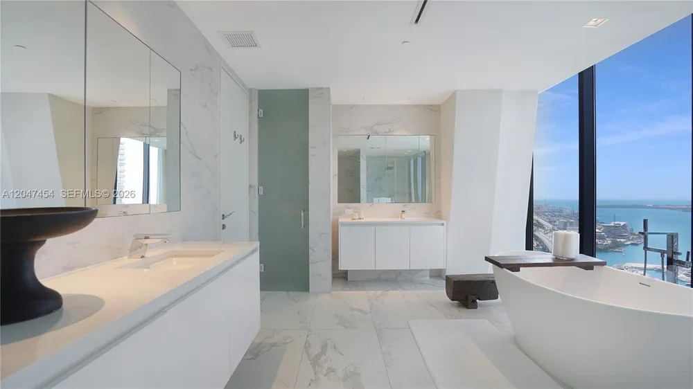 1000 Biscayne Blvd #4401 Miami, FL 33132