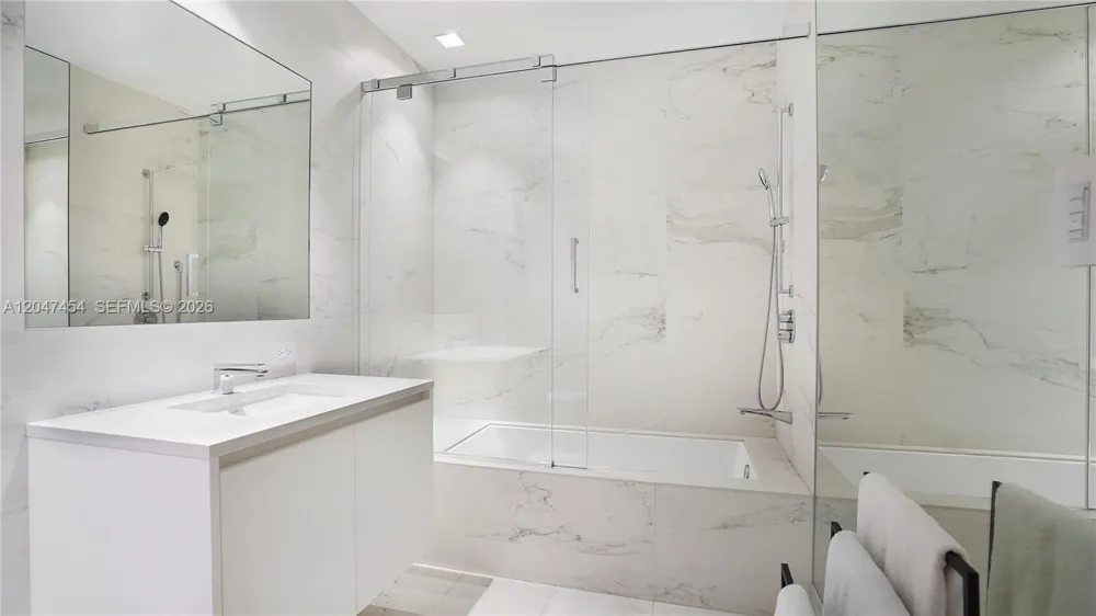 1000 Biscayne Blvd #4401 Miami, FL 33132