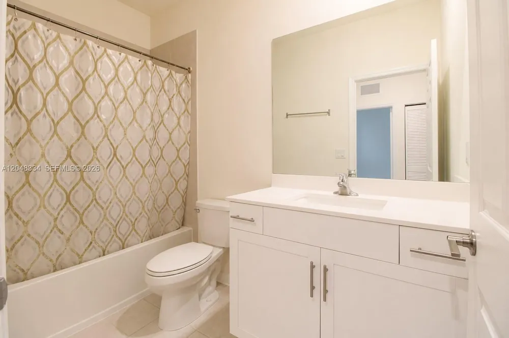 10934 W 33rd Way Hialeah, FL 33018