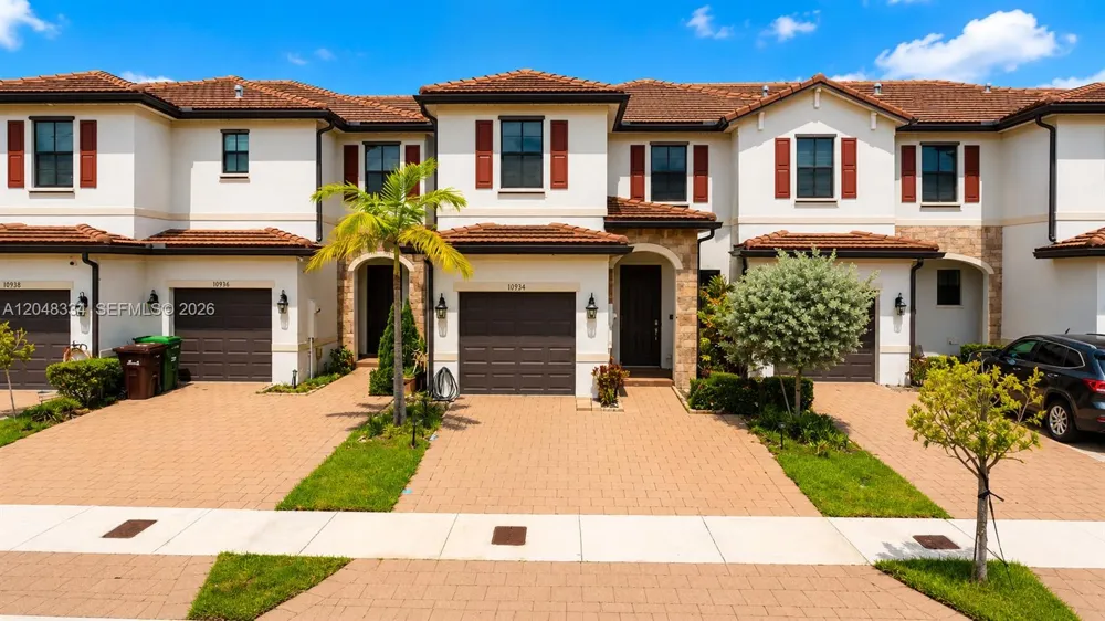 10934 W 33rd Way Hialeah, FL 33018