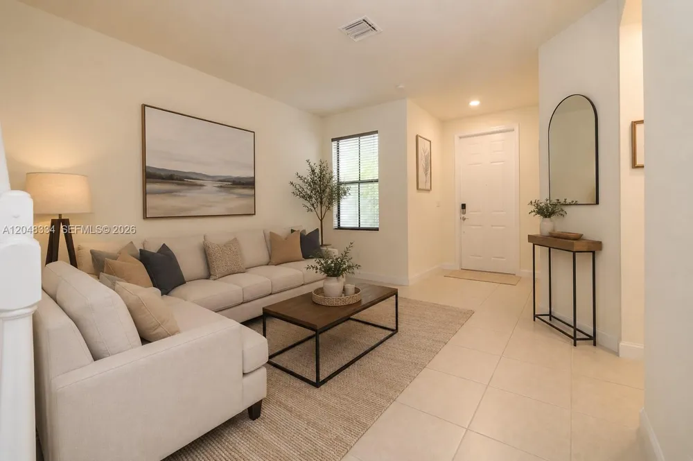 10934 W 33rd Way Hialeah, FL 33018