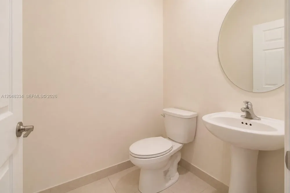 10934 W 33rd Way Hialeah, FL 33018