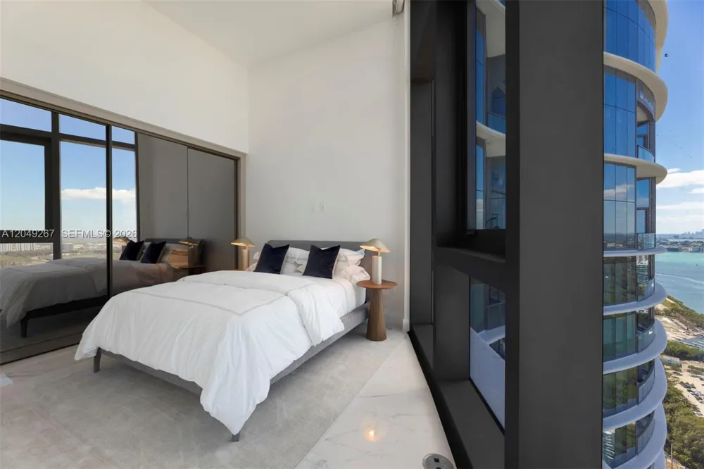 15701 Collins Ave #4701 Sunny Isles Beach, FL 33160