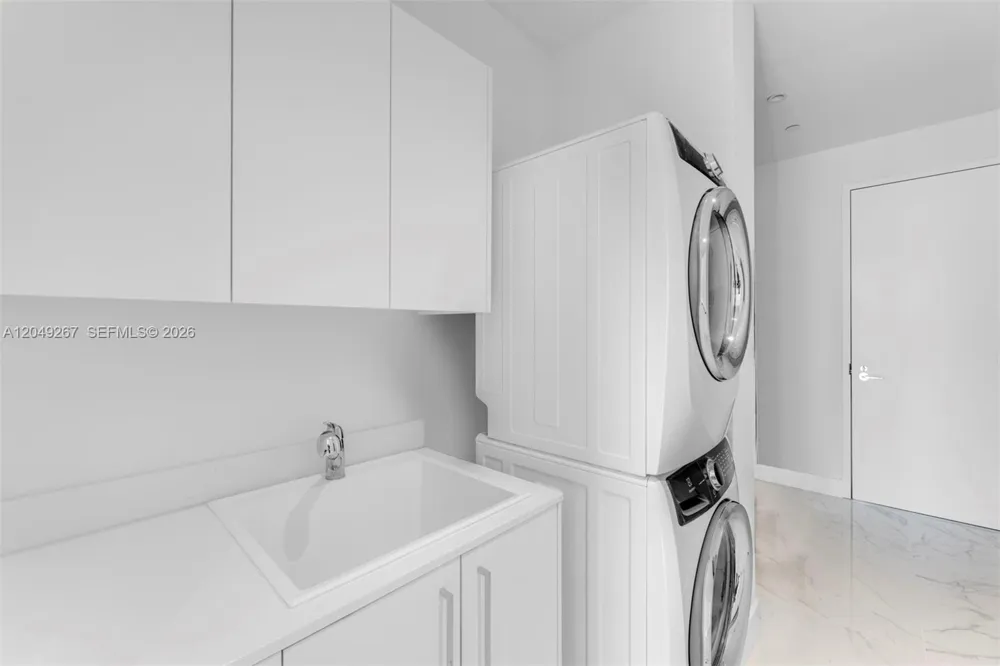 15701 Collins Ave #4701 Sunny Isles Beach, FL 33160