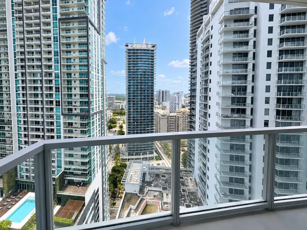 1060 Brickell Ave #1505 Miami, FL 33131