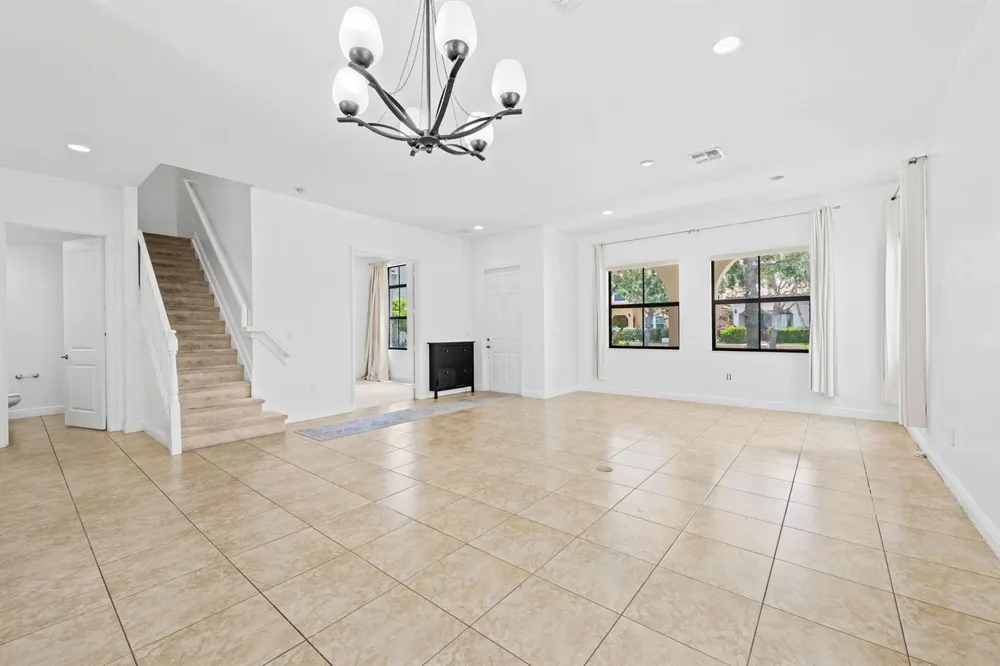 3171 NW 125th Avenue Sunrise, FL 33323