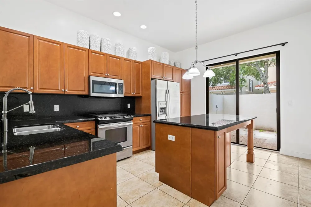 3171 NW 125th Avenue Sunrise, FL 33323