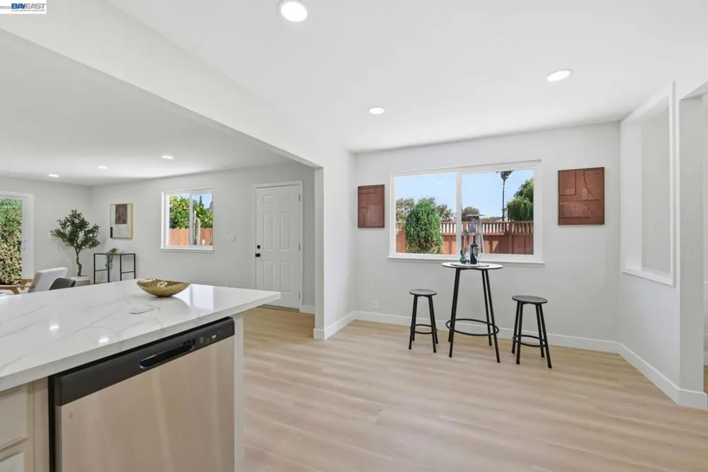 965 Collins Court Hayward, CA 94544
