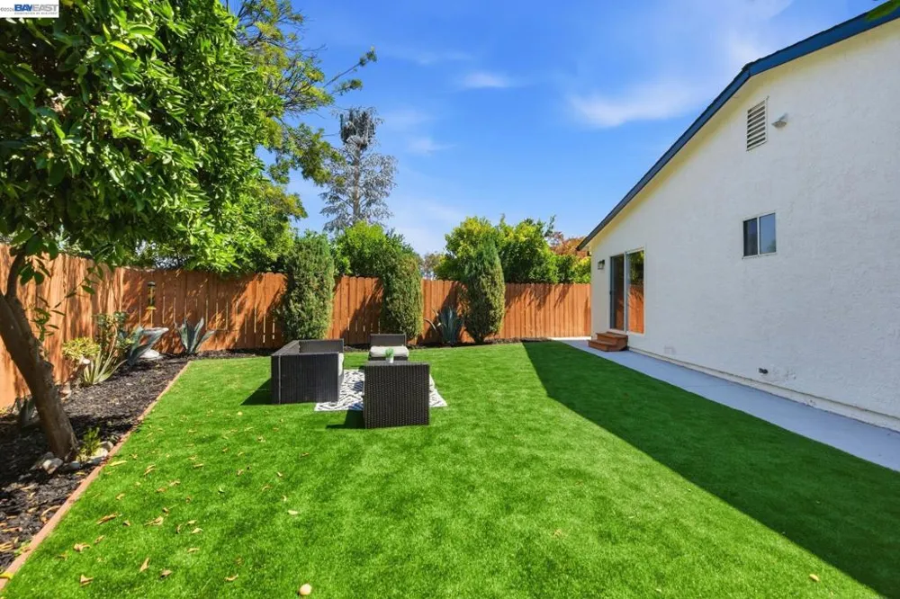 965 Collins Court Hayward, CA 94544