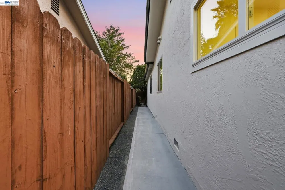 965 Collins Court Hayward, CA 94544