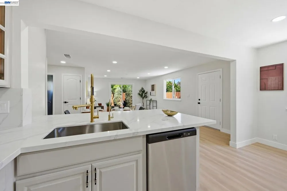 965 Collins Court Hayward, CA 94544