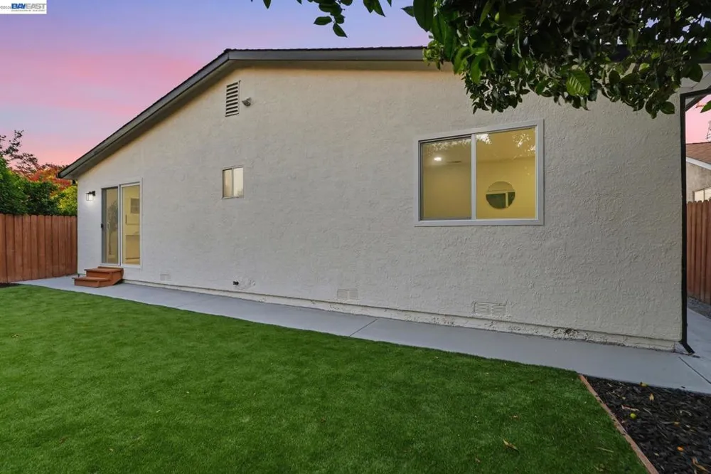 965 Collins Court Hayward, CA 94544