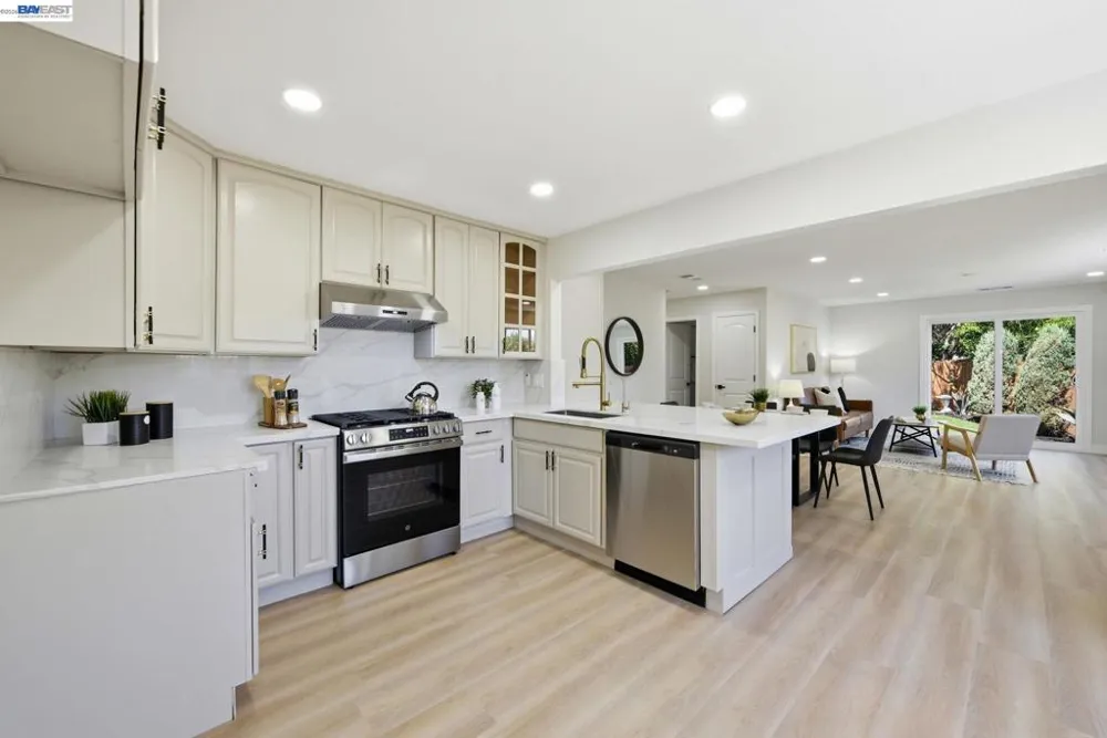 965 Collins Court Hayward, CA 94544