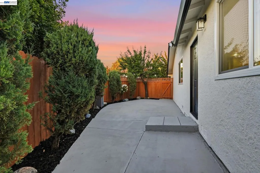 965 Collins Court Hayward, CA 94544
