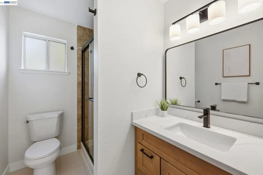 965 Collins Court Hayward, CA 94544
