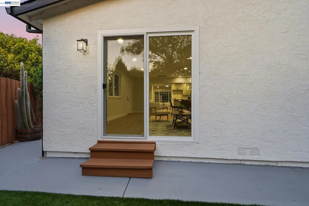 965 Collins Court Hayward, CA 94544