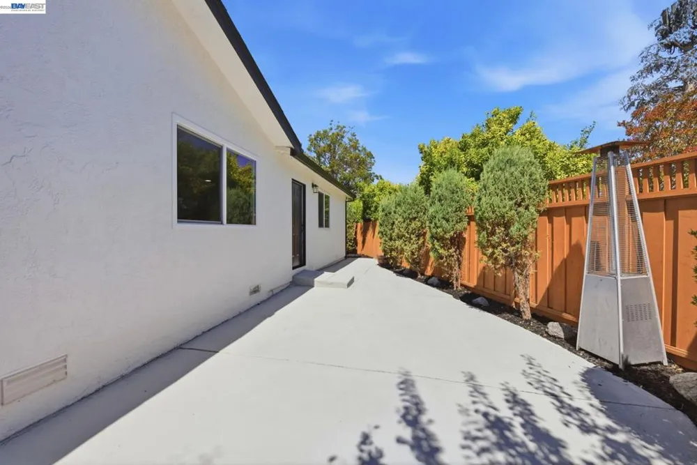 965 Collins Court Hayward, CA 94544