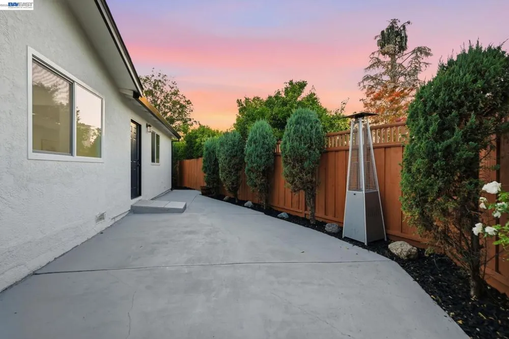 965 Collins Court Hayward, CA 94544