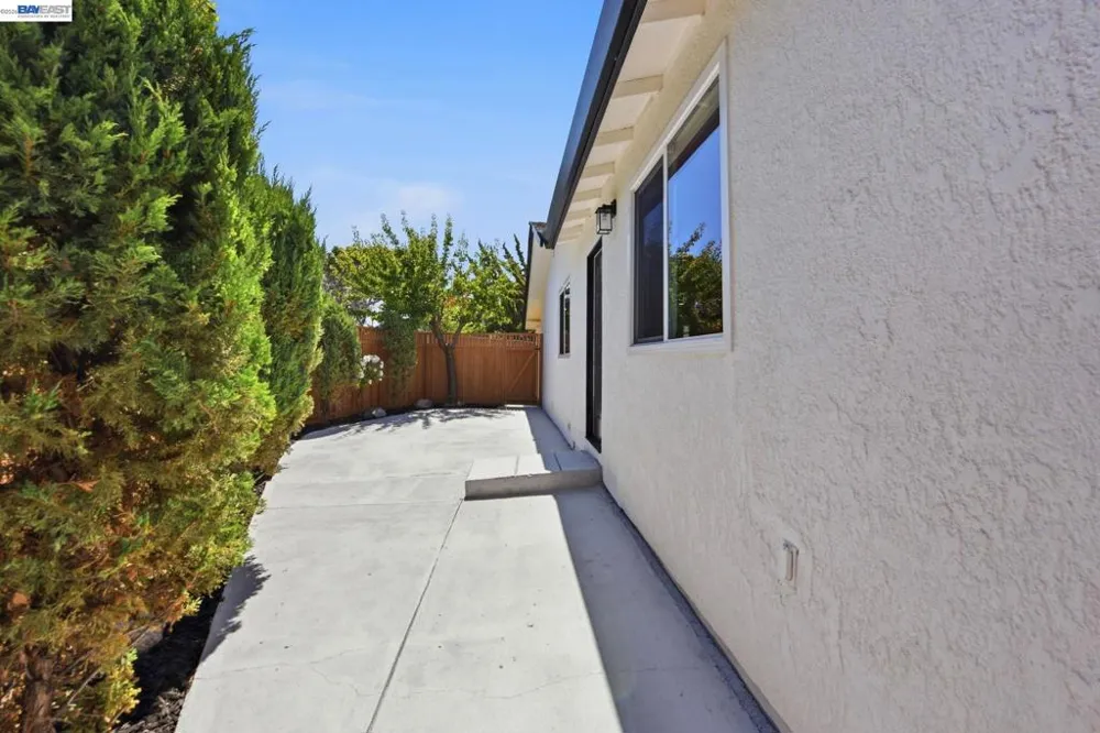 965 Collins Court Hayward, CA 94544
