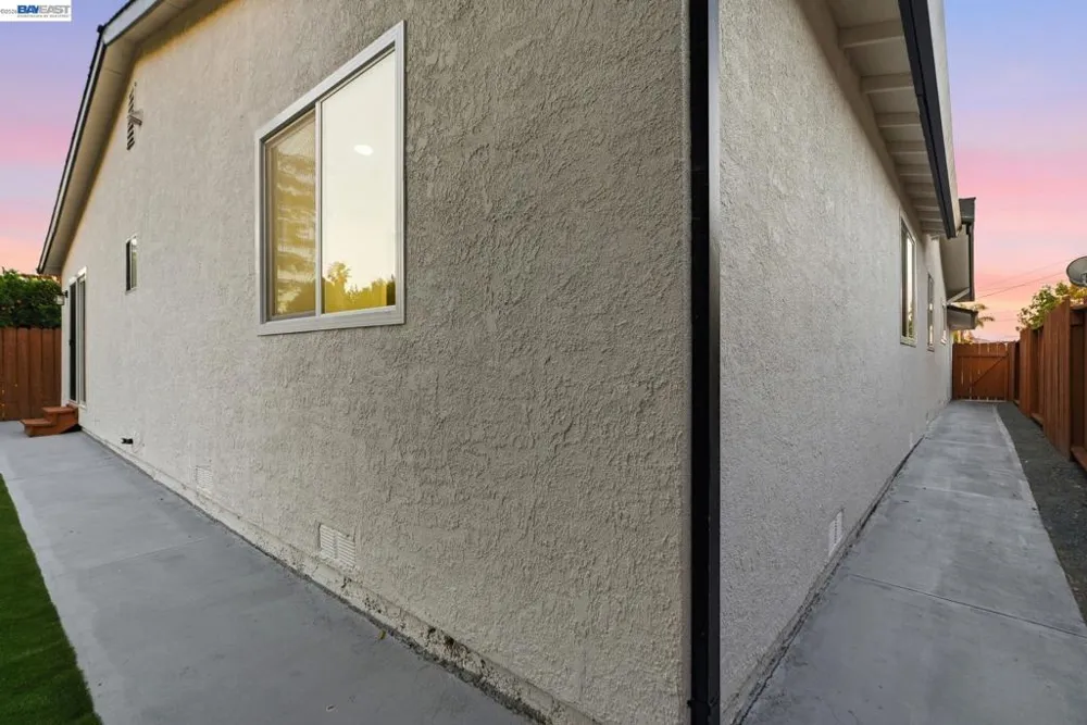 965 Collins Court Hayward, CA 94544
