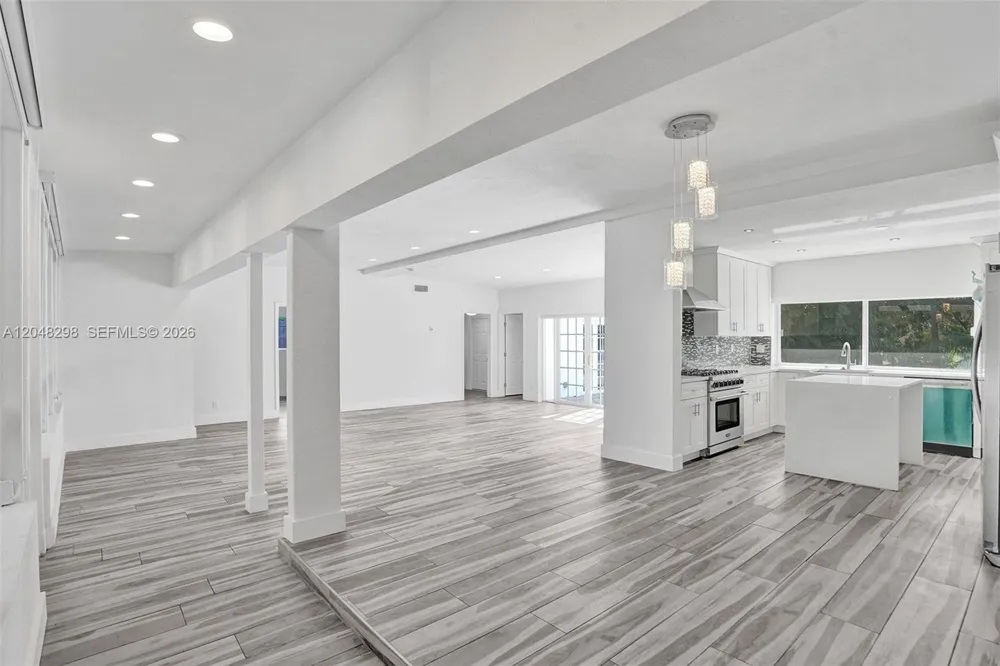 19260 NE 22nd Ave North Miami Beach, FL 33180