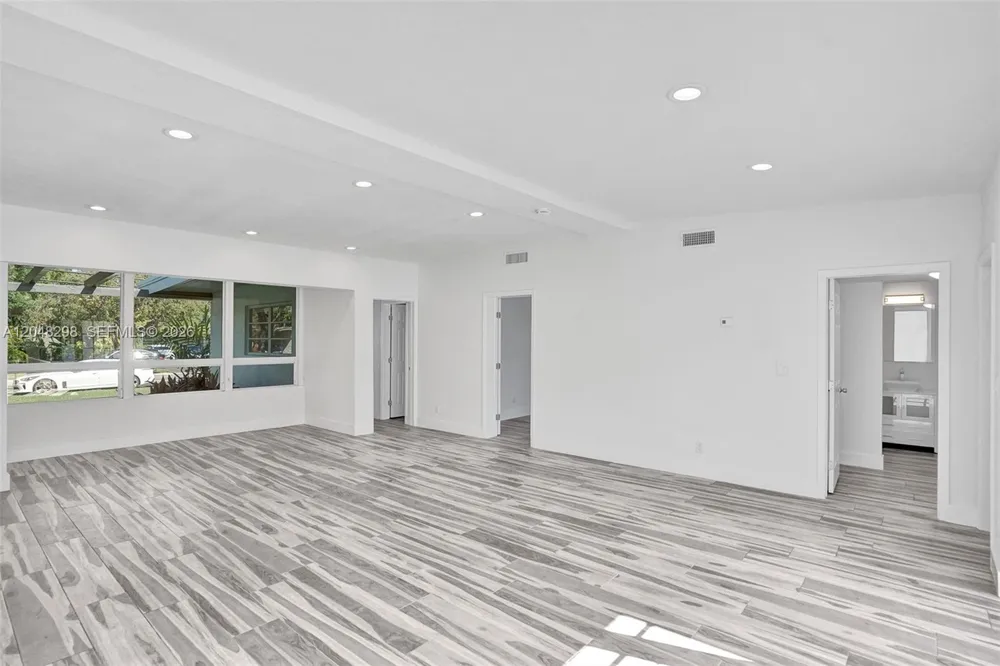 19260 NE 22nd Ave North Miami Beach, FL 33180