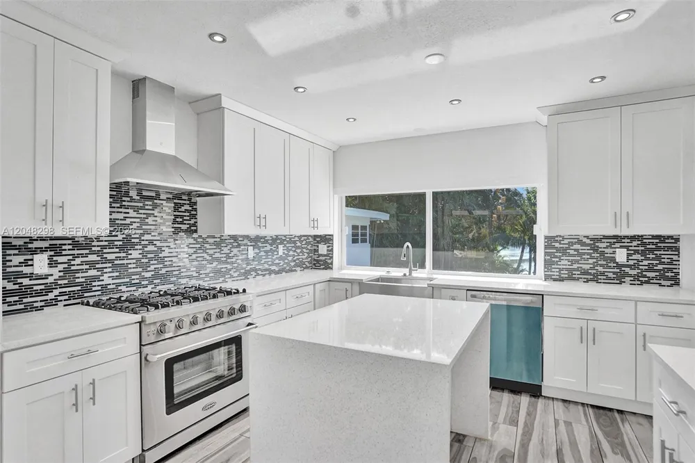 19260 NE 22nd Ave North Miami Beach, FL 33180