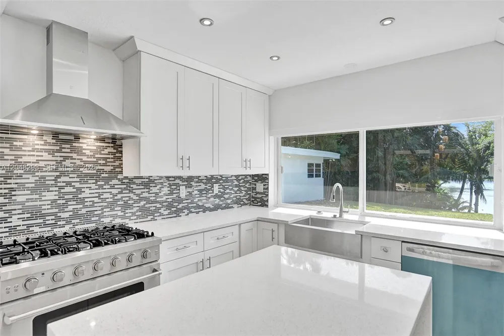 19260 NE 22nd Ave North Miami Beach, FL 33180