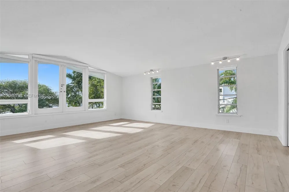 19260 NE 22nd Ave North Miami Beach, FL 33180