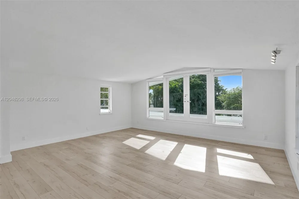 19260 NE 22nd Ave North Miami Beach, FL 33180