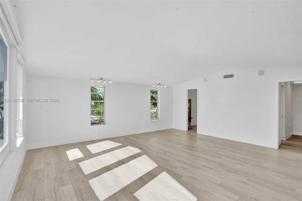 19260 NE 22nd Ave North Miami Beach, FL 33180