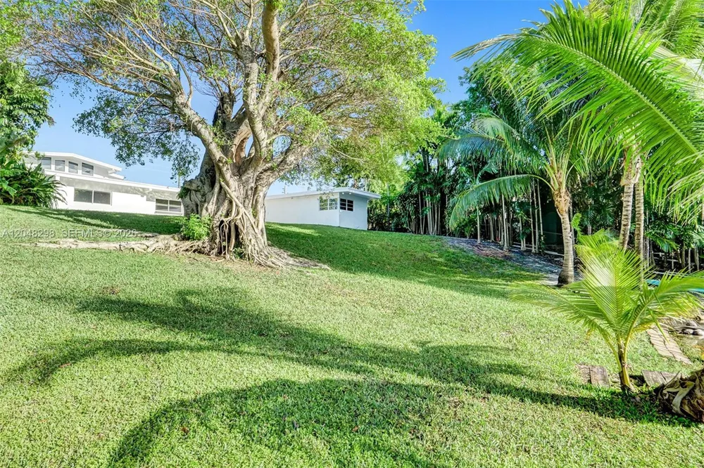 19260 NE 22nd Ave North Miami Beach, FL 33180