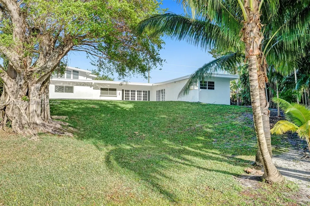 19260 NE 22nd Ave North Miami Beach, FL 33180